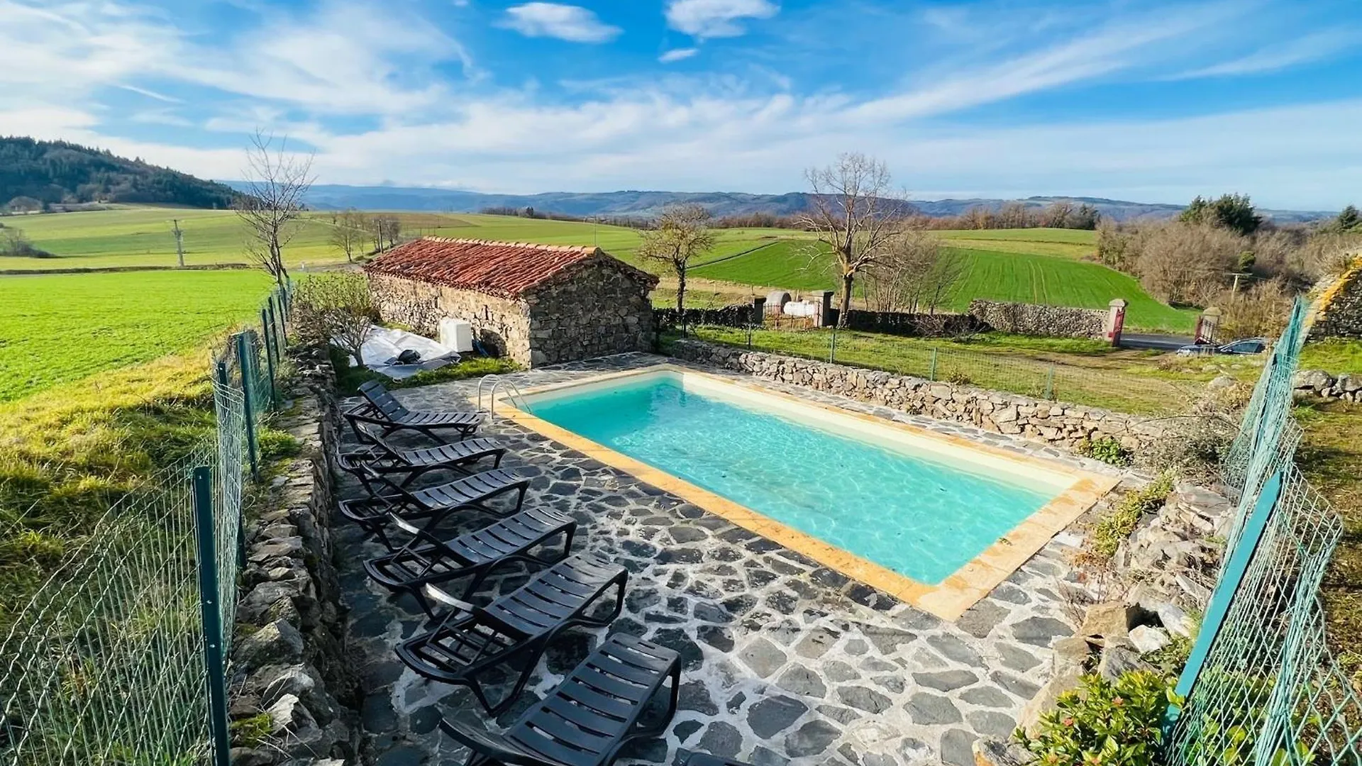 La Voute Du Dragon Spa Piscine 26 Personnes Saint-Privat-du-Dragon